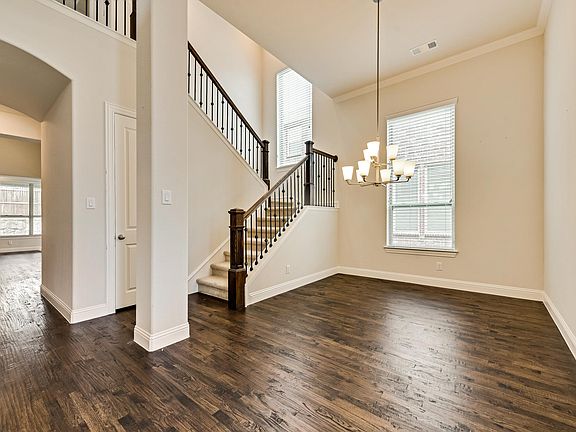 4th image of 2429 Balmoral Dr