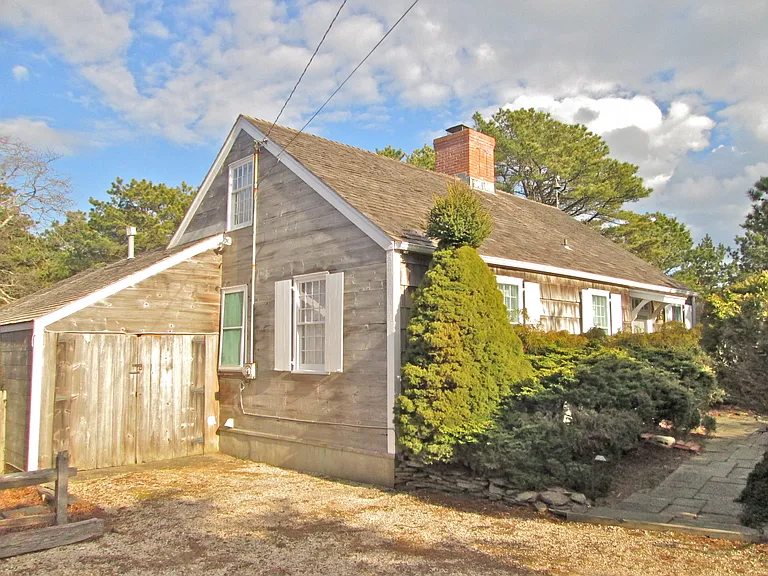 11 Hampton Ln — Photo 7