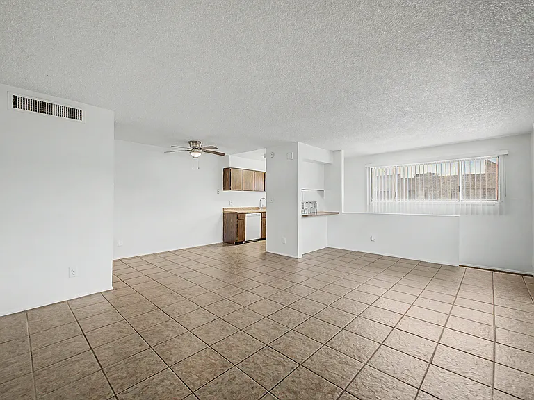 5905 N 48th Ave — Photo 5