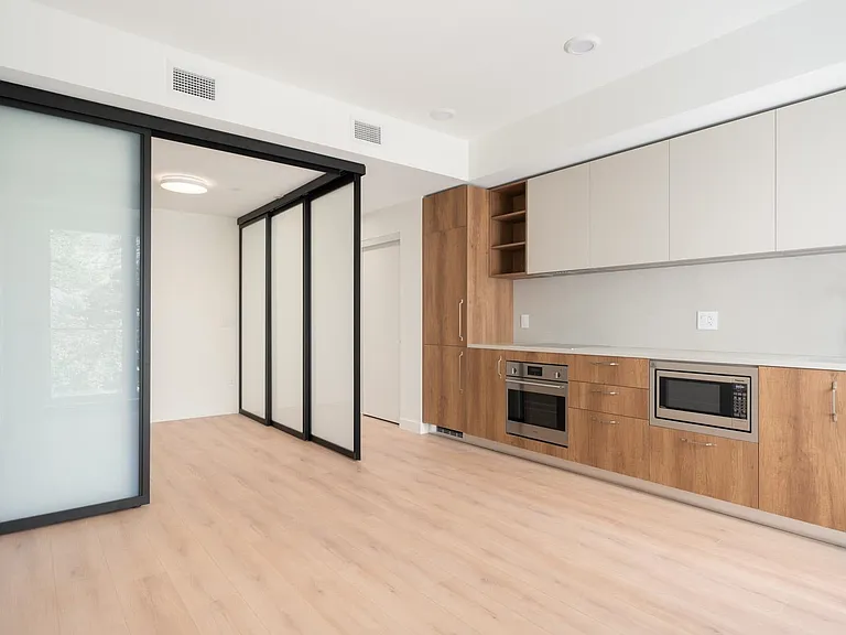 133 W 49th Ave #413 — Photo 7