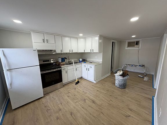 3rd image of 904 Coldwater Rd #7