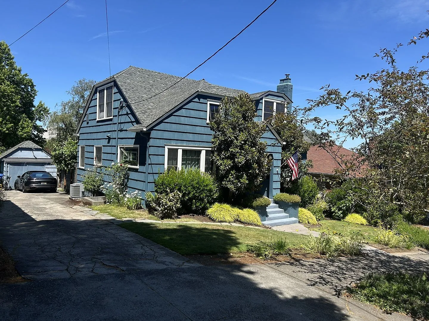 Charming 2700 Sq Ft Fully Furnished Craftsman Home In Close-In Northwest Portland — Photo 1