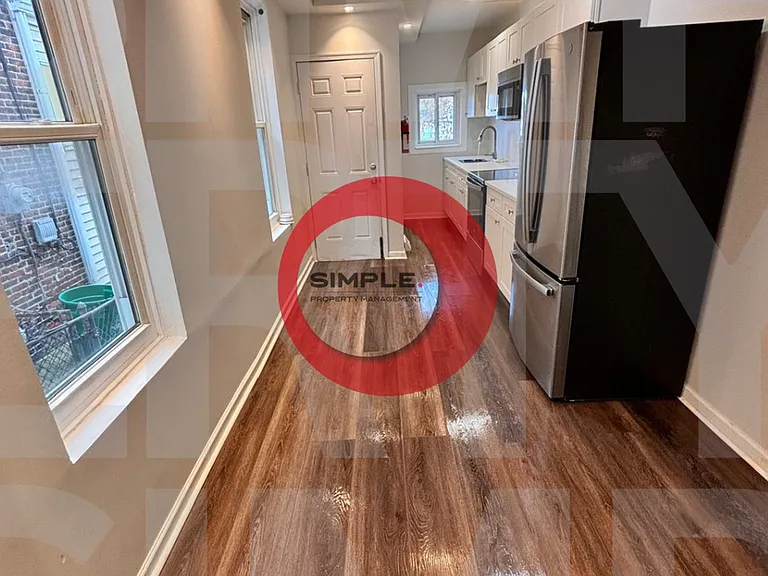 1146 Locust St — Photo 2