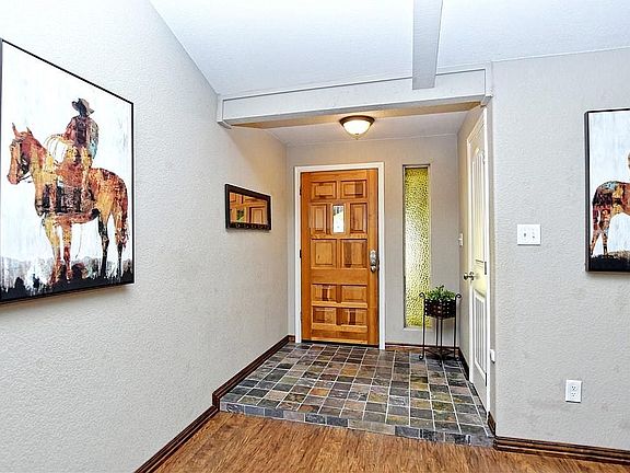 5th image of 405 S Lake Creek Dr
