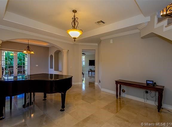 4th image of 702 Madeira Ave