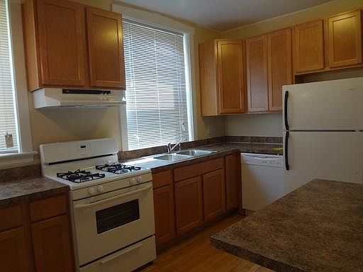3rd image of 6319 N Greenview Ave #2S