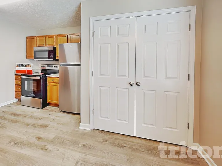 212 Dorchester Dr — Photo 5