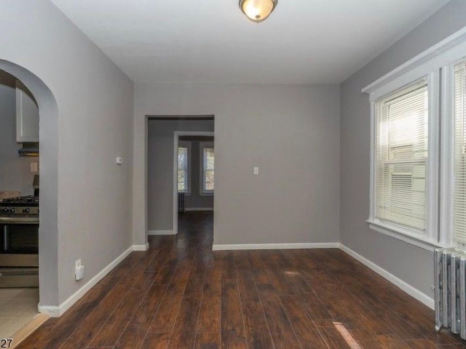 1st image of 123 Palm St Floor 2