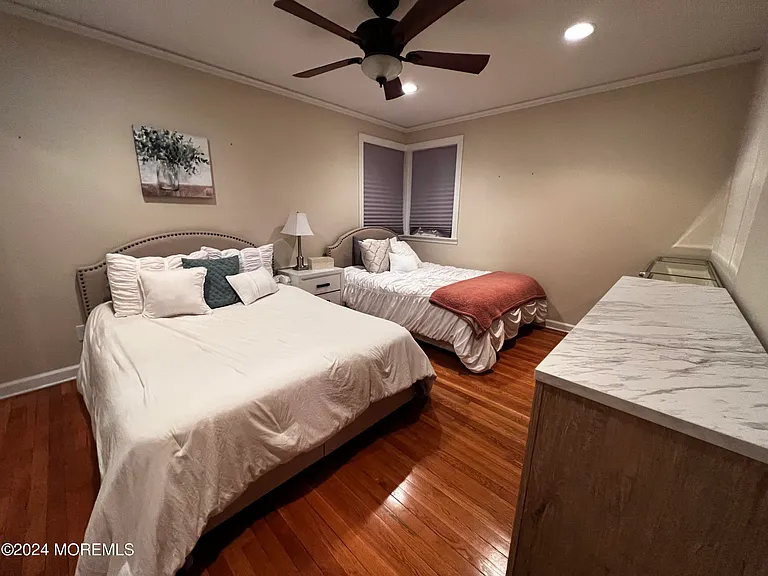 499 W Park Ave — Photo 15