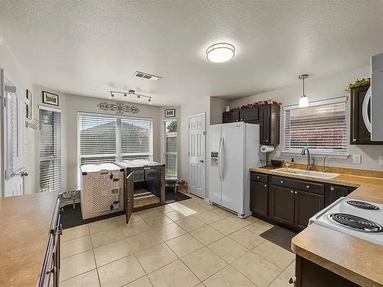 128 Jennings Dr — Photo 3