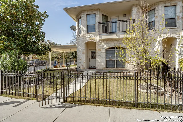 3 bed, 2.5 bath, 2277 sqft, $2,800 — Photo 3