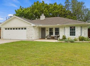 605 Meadow Ln, Roanoke, TX 76262