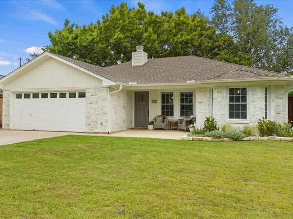 605 Meadow Ln, Roanoke, TX 76262