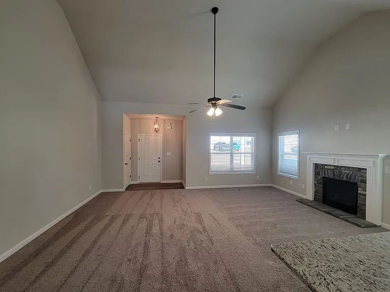 275 Southridge Dr — Photo 7