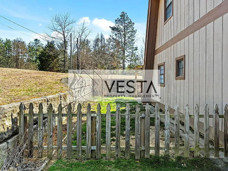 588 Ray Hill Rd #D — Photo 21