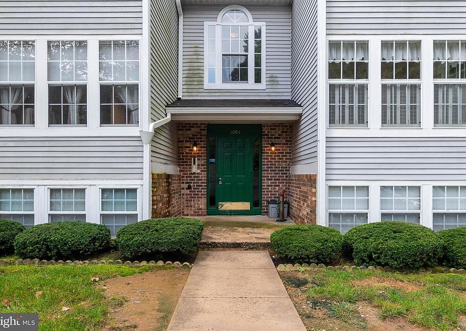 1st image of 1004 Markham Ct Unit 14