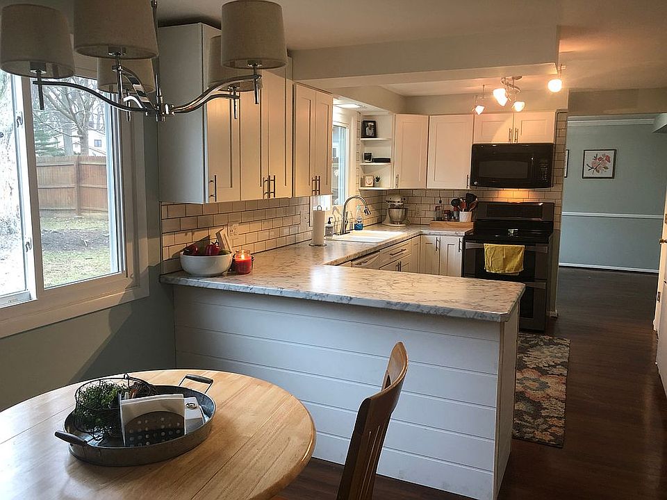 2nd image of 1922 Dominion Dr