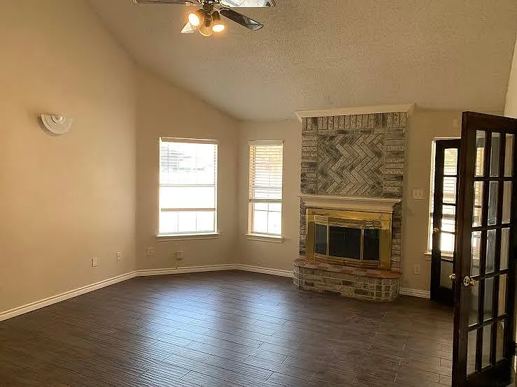 5 bed, 2.5 bath, 2862 sqft, $2,850 — Photo 4
