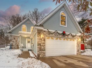 1491 Division Dr, Hartland, MI 48353