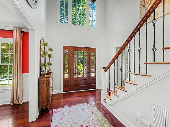3rd image of 2535 Woodhaven Dr