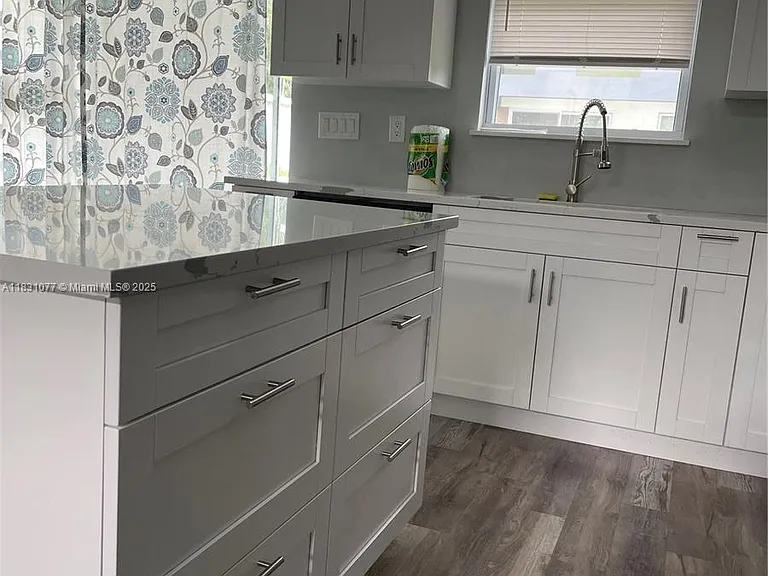 2550 N Arrowhead Rd — Photo 6