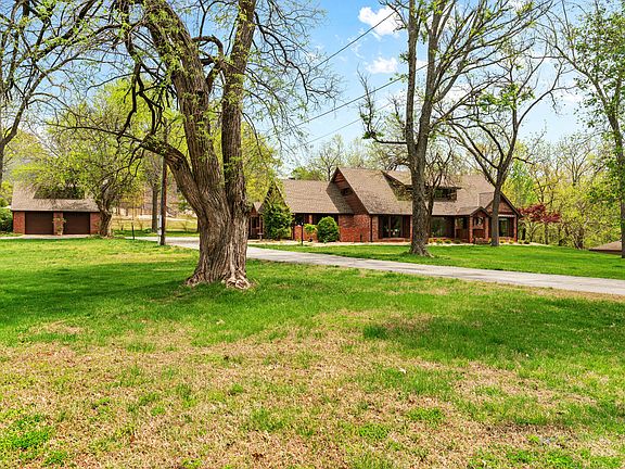 3rd image of 5422 S Woodcliffe Drive