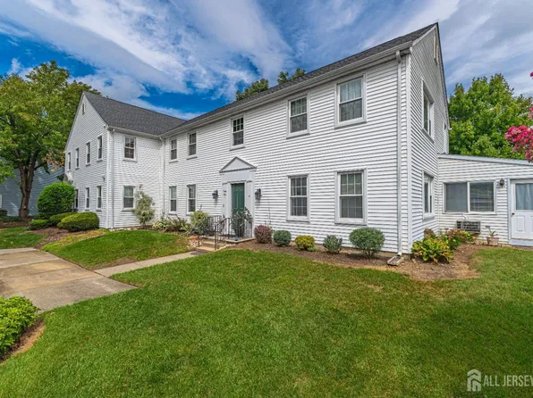 41 N Concord Ln #O, Monroe Township, NJ 08831