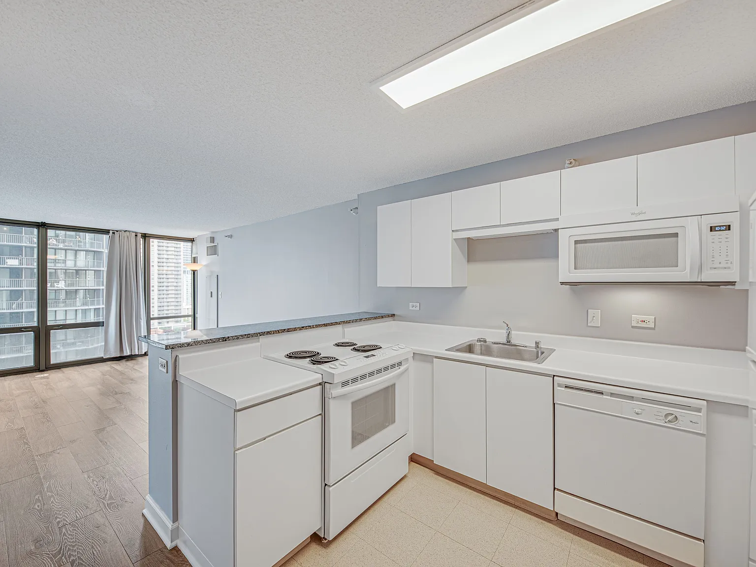 Studio, 620 sqft, $2,400 — Photo 4