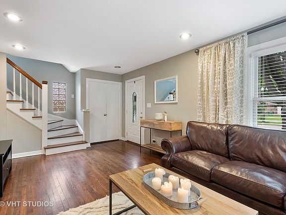 3rd image of 561 S Fairfield Ave