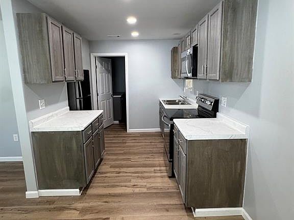 4th image of 2024 Thomas St