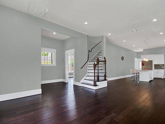 5th image of 522 W 15th St