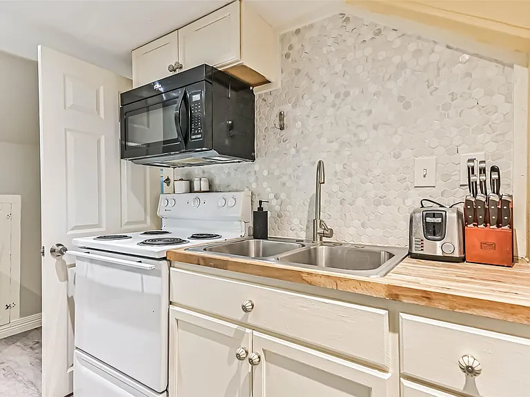 2914 Avenue K #4 — Photo 10