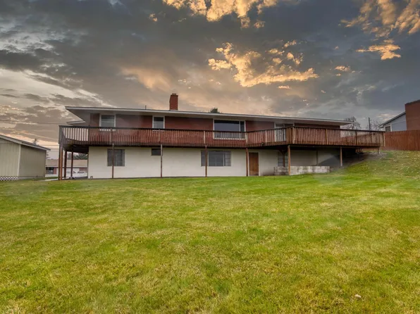 803 Upland Dr, Sunnyside, WA 98944