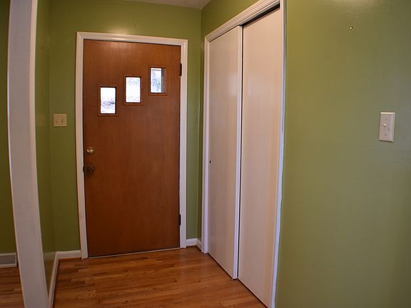 3rd image of 96 Summit View Dr