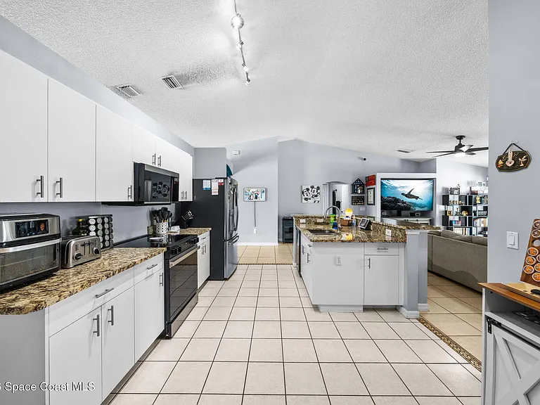 831 Koln Ct NW — Photo 5