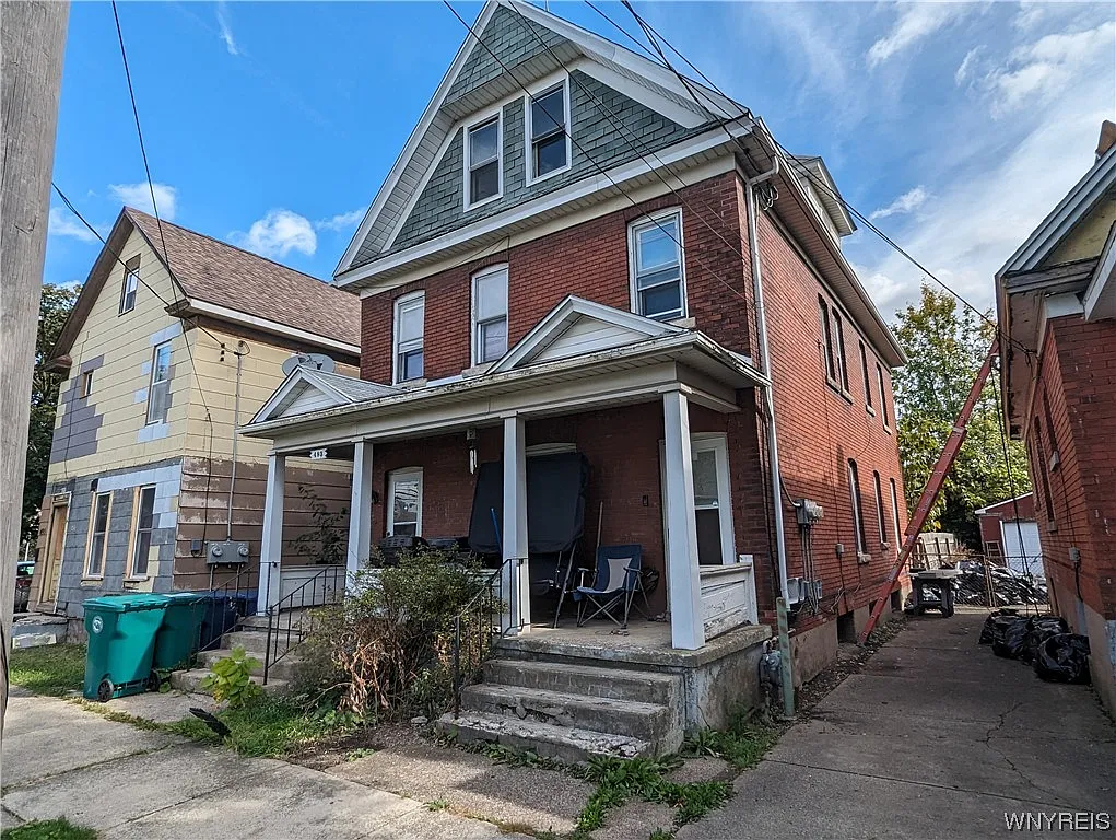 493 18th St photo 1