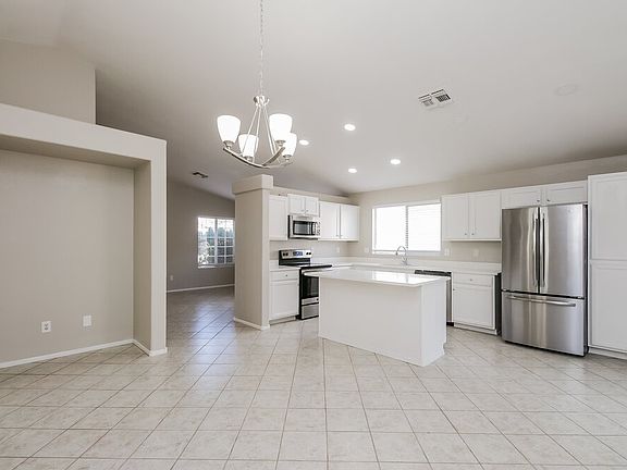 5th image of 2415 E Browning Pl