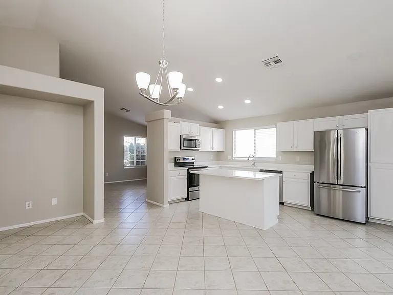 2415 E Browning Pl — Photo 5