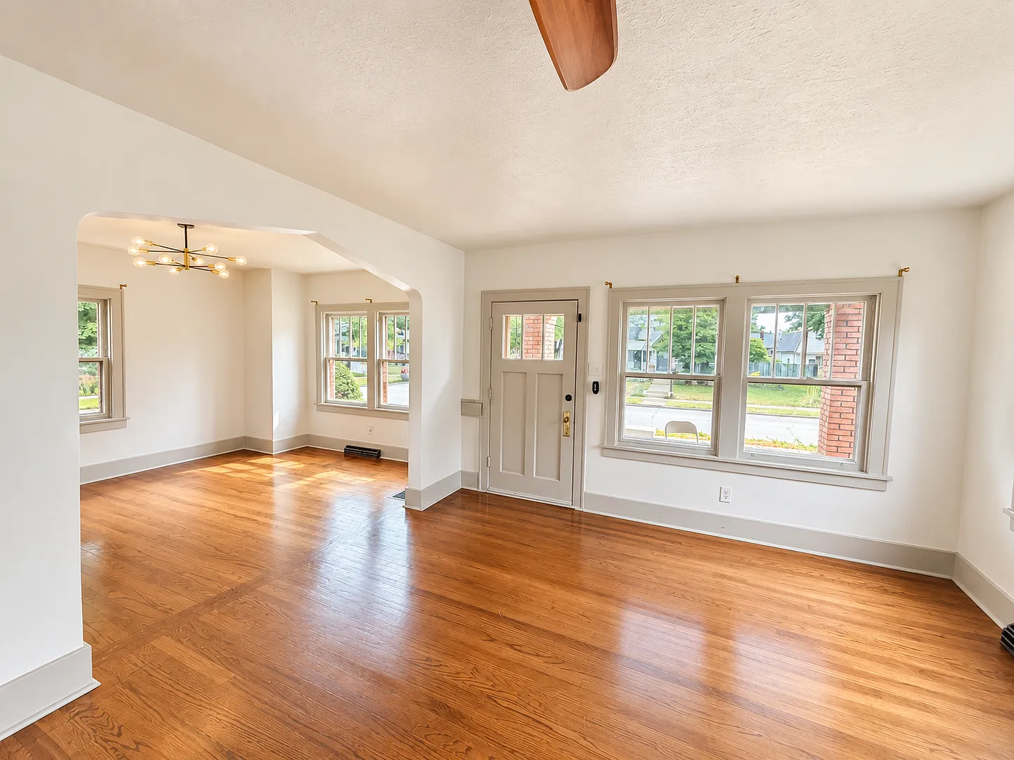 419 Francis Ct — Photo 3
