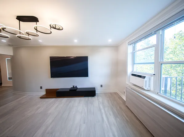 2531 East 7th Street image 6 of 37