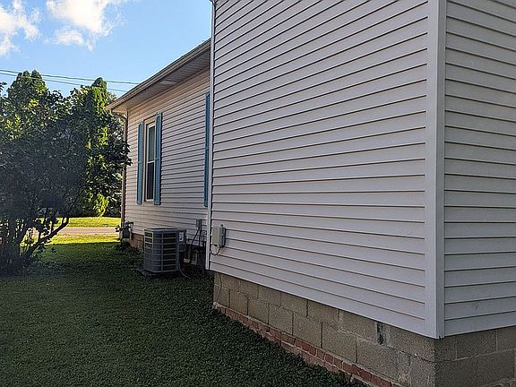 4th image of 458 King St