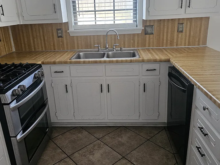 1961 Rocky Mill Dr — Photo 3