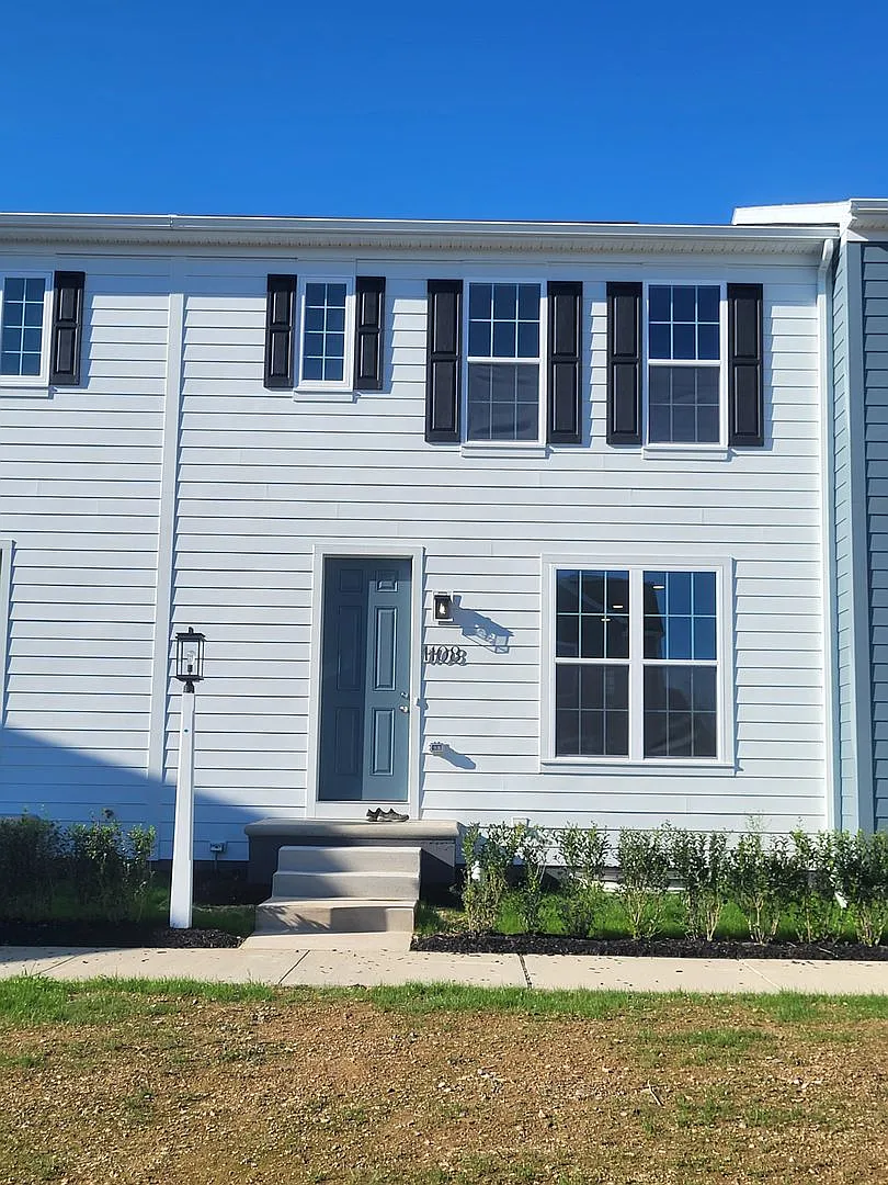 Luxury New Build Townhome in Mount Joy — Photo 1