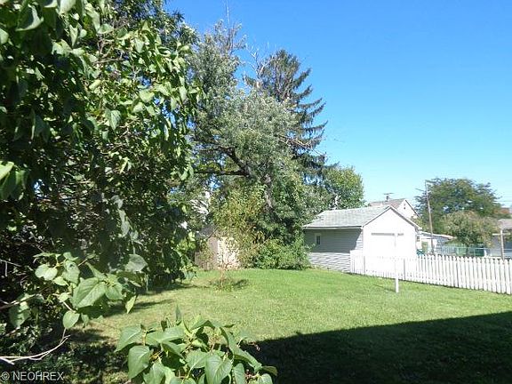 2nd image of 202 W 28th St