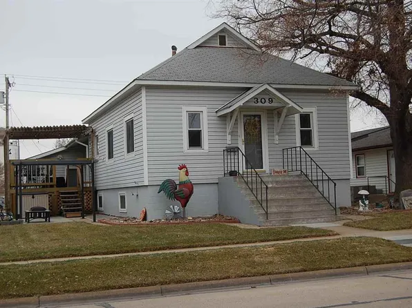 309 W 11th St, Cozad, NE 69130
