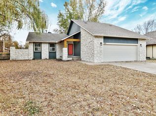 1480 N Valleyview Ct, Wichita, KS 67212