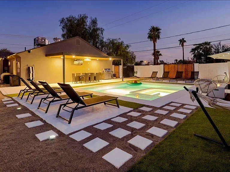 1450 E Hoover Ave — Photo 25