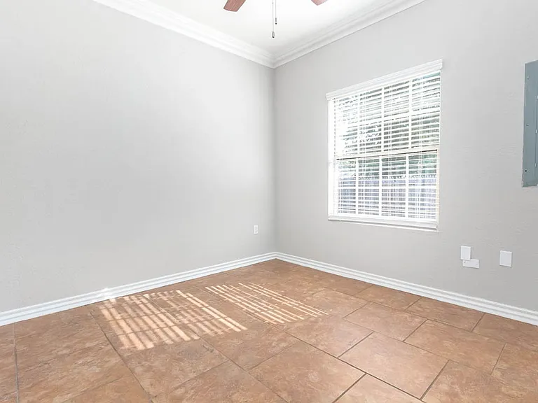 Meridian Place Apartments — Photo 41