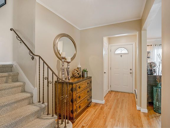 5th image of 12 Clearwater Dr