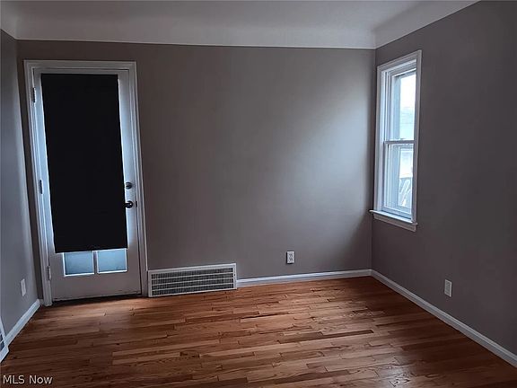 5th image of 1362 Villa Dr